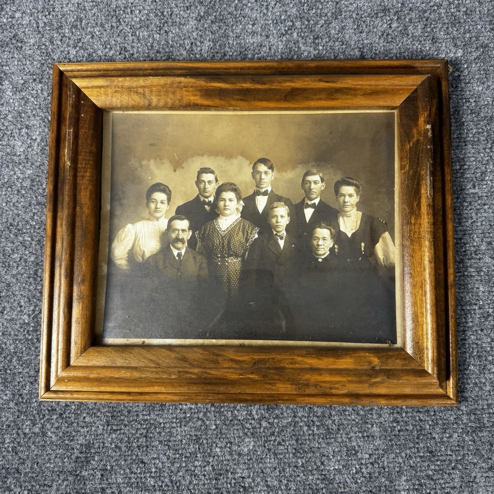 Antique Late 1800s Framed Victorian Family Portrait Photograph Large Group Wood